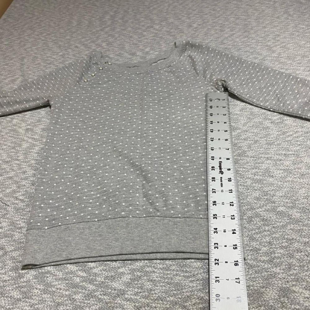 Maurices Gray with white polka dots long sleeve shirt. Women S. SKU-B858